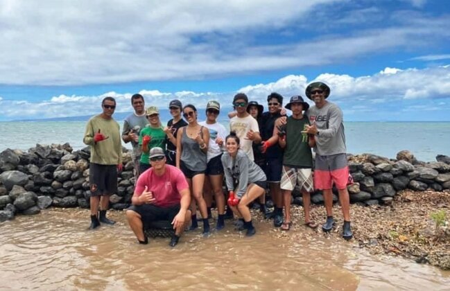 Photo:Volunteers at Kūpeke Fishpond