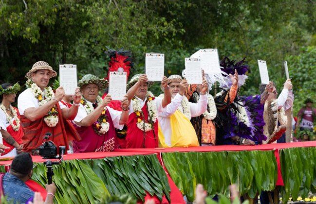 Photo: Signing ceremony at the Heiva Raromataʻi Festival