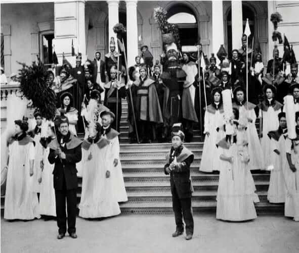 Photo: Hale o Nā Aliʻi ma ke alapiʻi o ʻIolani Hale Aliʻi. Kuokoa