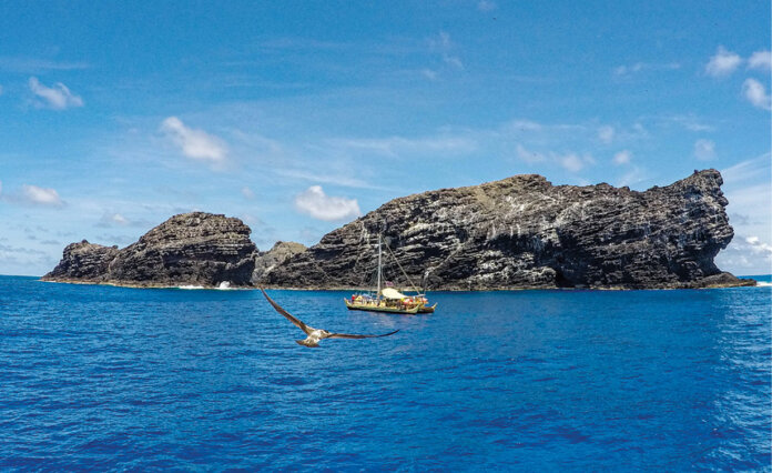 Photo: The voyaging canoe, Makaliʻi, approaches Mokumanamana