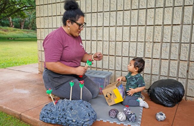 Photo: Mother with her keiki