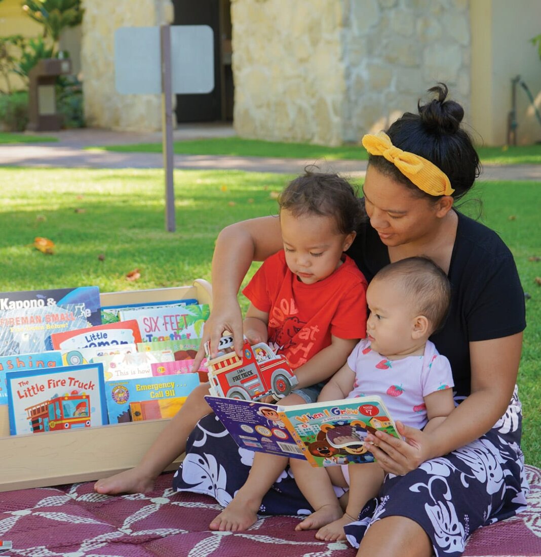 Photo: A mother and her keiki enjoy reading books together