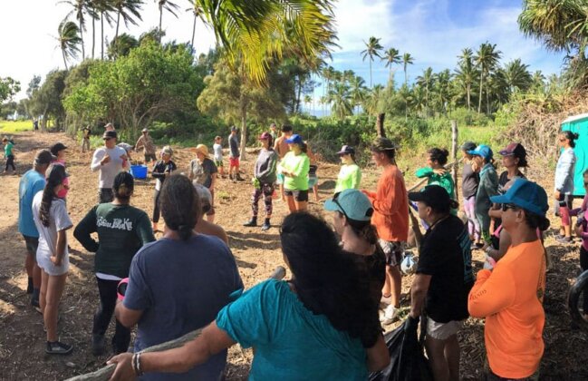 Photo: Volunteers gather at Kūpeke Fishpond